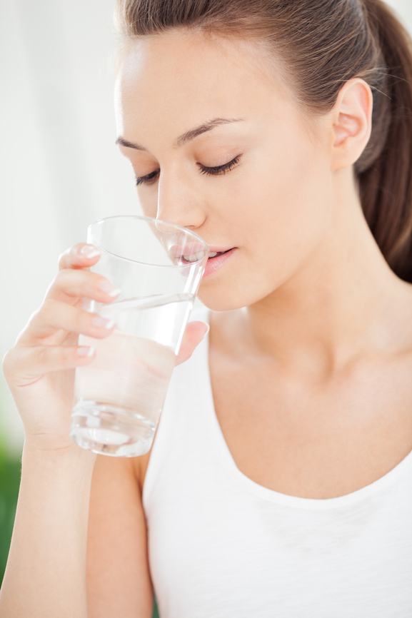 uống ít nước vào mùa đông ảnh hưởng tới sức khỏe